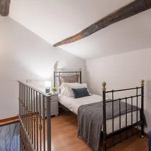 https://iflat-charming-apartment-near-piazza-venezia.it-romehotels.com