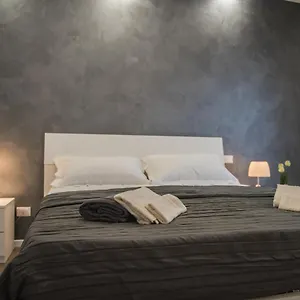 https://parini-flat.lecce-hotels.com